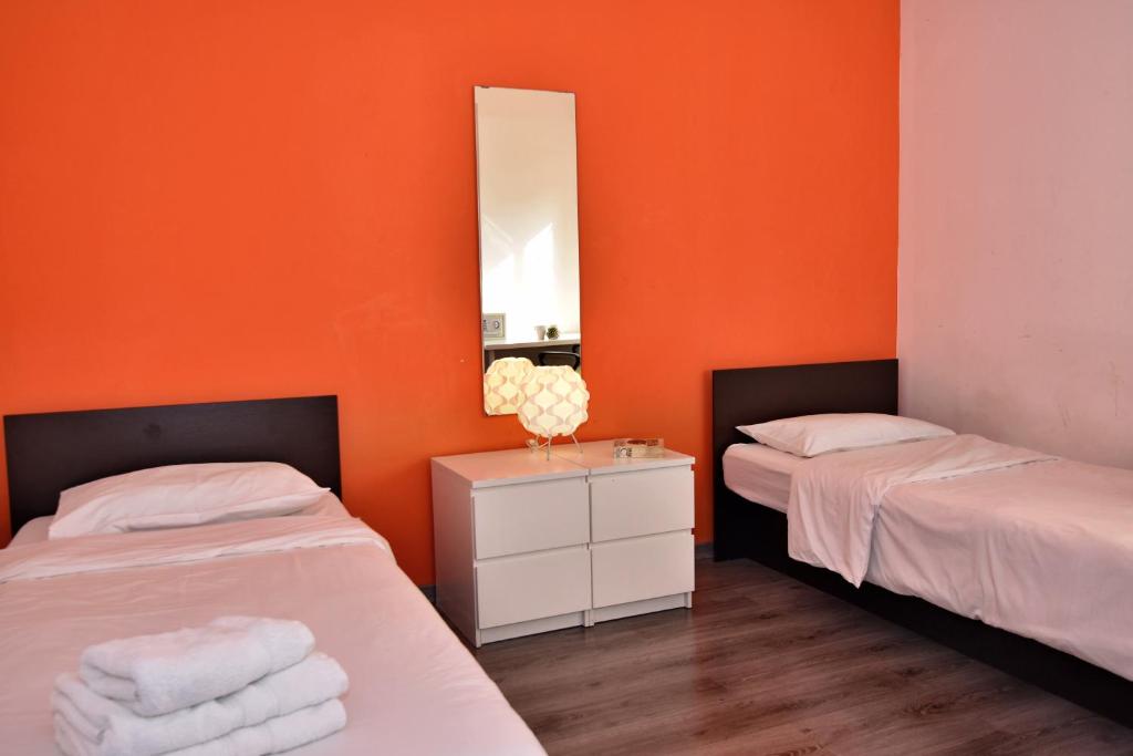 Een bed of bedden in een kamer bij City Living Suites TK1 Rm 2