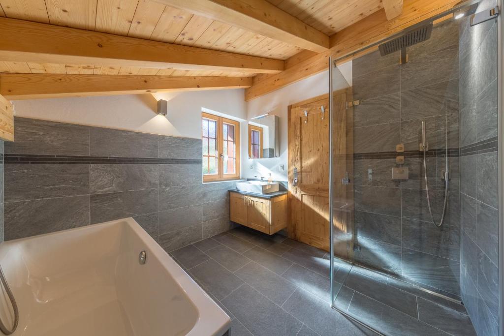 Koupelna v ubytování Chalet Riquet - Ski/in-out - Jacuzzi