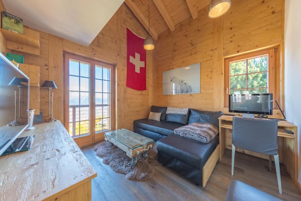 TV a/nebo společenská místnost v ubytování Chalet Riquet - Ski/in-out - Jacuzzi