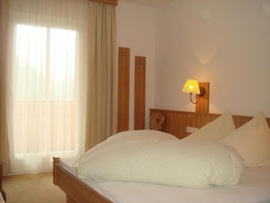 Postel nebo postele na pokoji v ubytování Hotel Gsieserhof