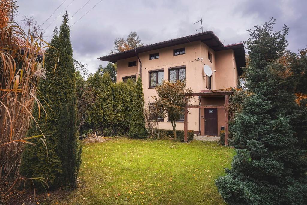 Vonkajšia záhrada v ubytovaní BASTÓWKA 2 Apartamenty
