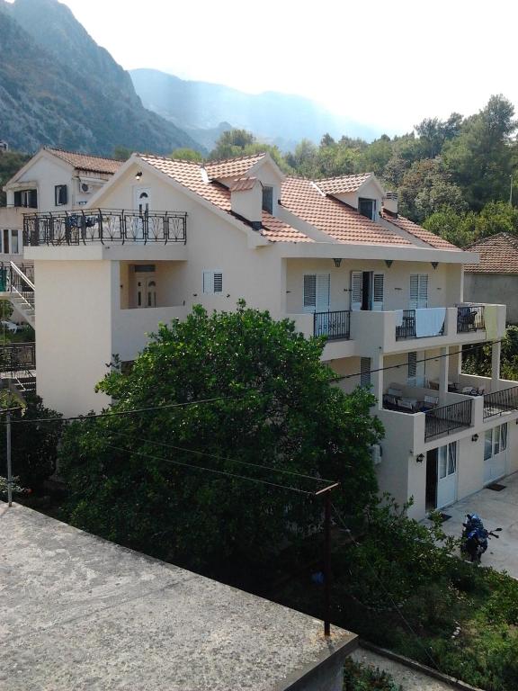 Uma vista geral da montanha ou uma vista da montanha a partir do apartamento