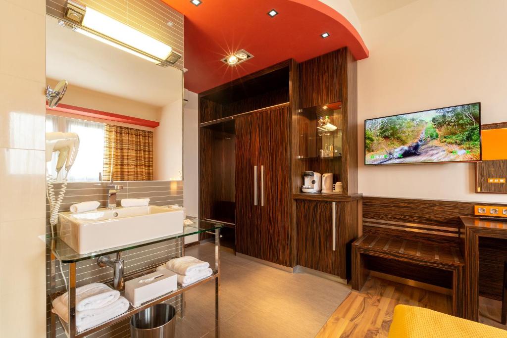 TV a/nebo společenská místnost v ubytování Hotel Continental