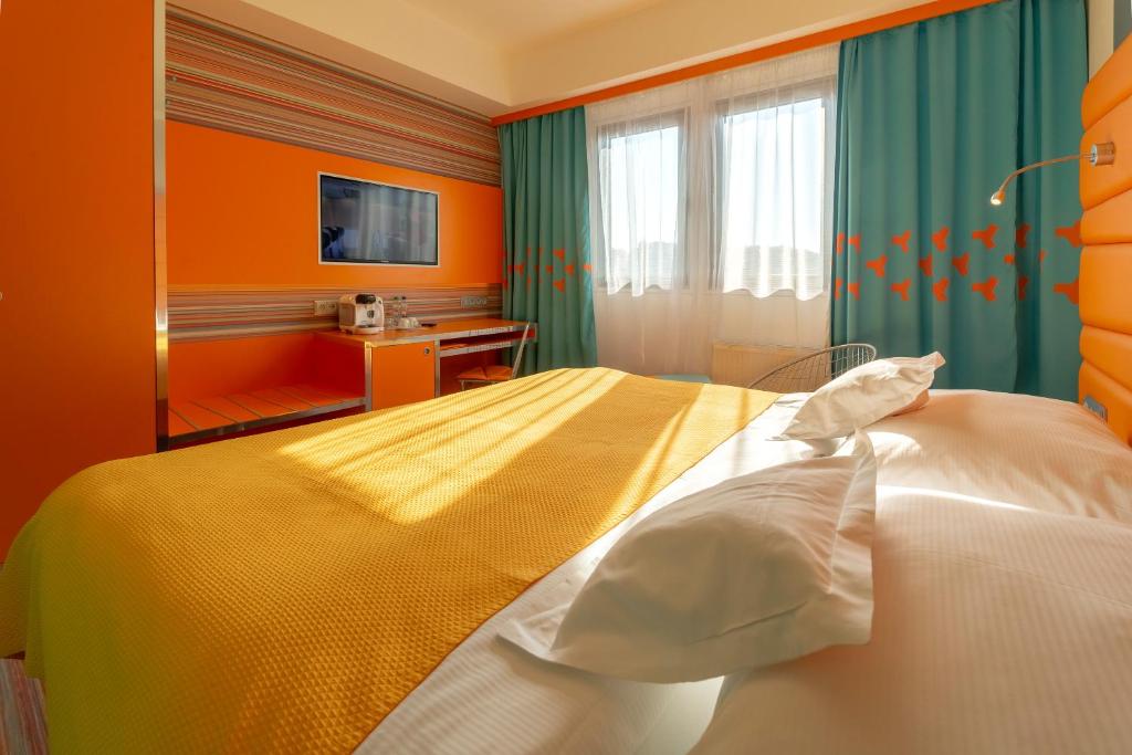 Postel nebo postele na pokoji v ubytování Hotel Continental