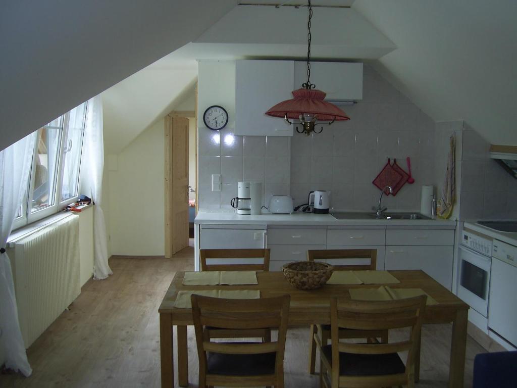 Kuchyň nebo kuchyňský kout v ubytování Das Haus am See