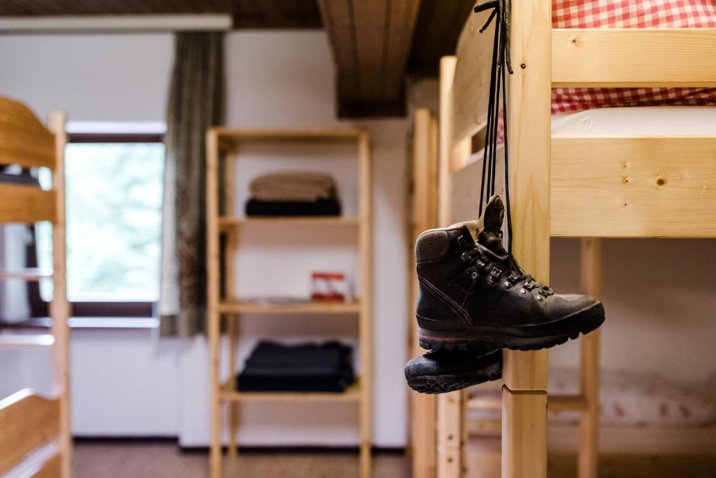 Poschodová posteľ alebo postele v izbe v ubytovaní Das Naturhotel die Eng