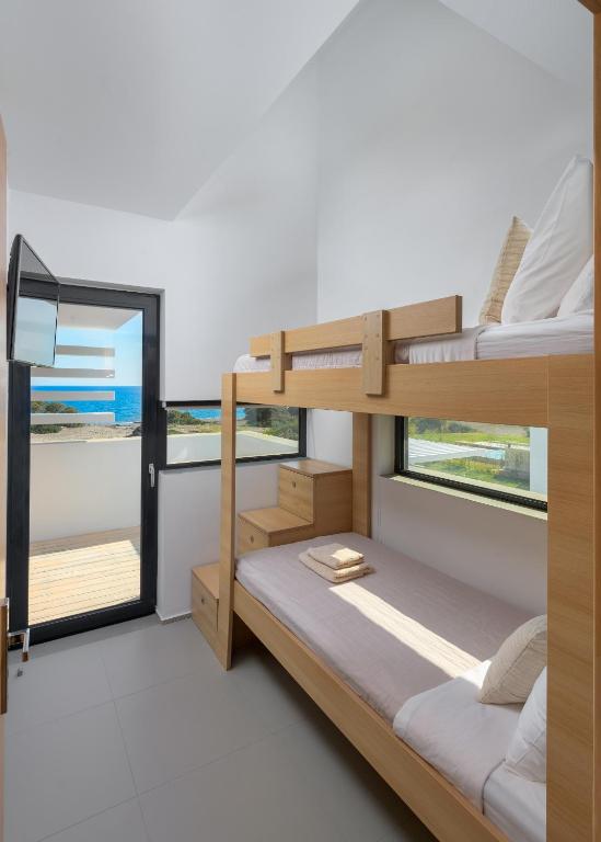 Posteľ alebo postele v izbe v ubytovaní Albatross Beach Front Villas