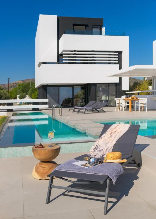 Bazén v ubytovaní Albatross Beach Front Villas alebo v jeho blízkosti