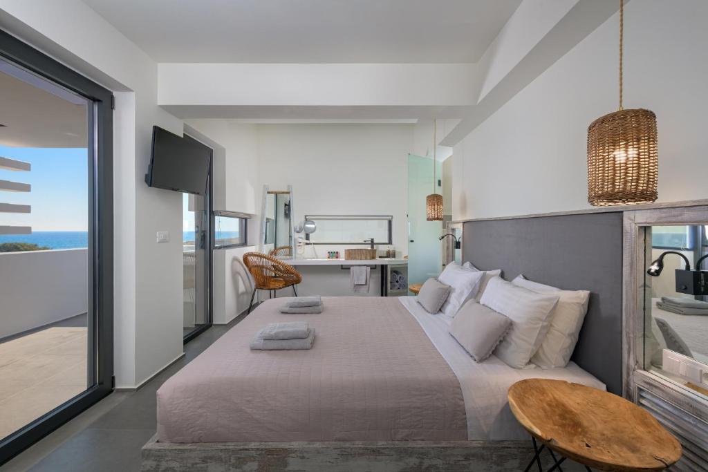 Televízia a/alebo spoločenská miestnosť v ubytovaní Albatross Beach Front Villas