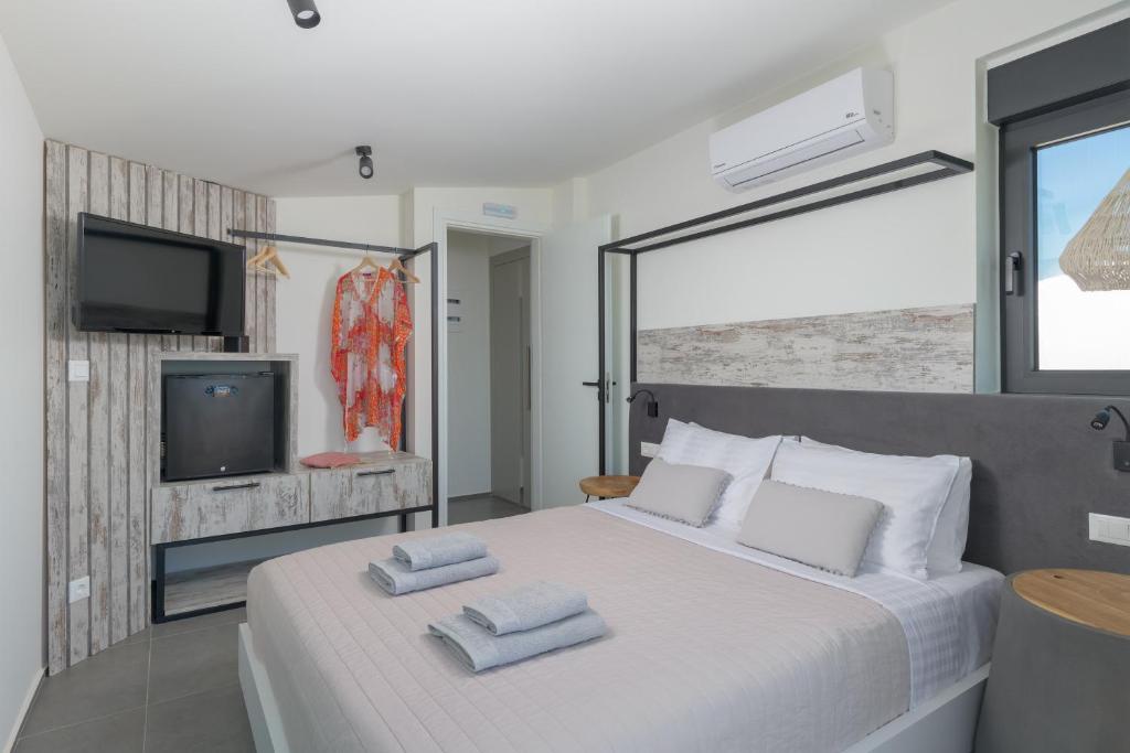 Posteľ alebo postele v izbe v ubytovaní Albatross Beach Front Villas