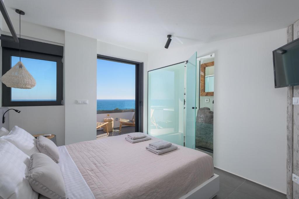 Posteľ alebo postele v izbe v ubytovaní Albatross Beach Front Villas