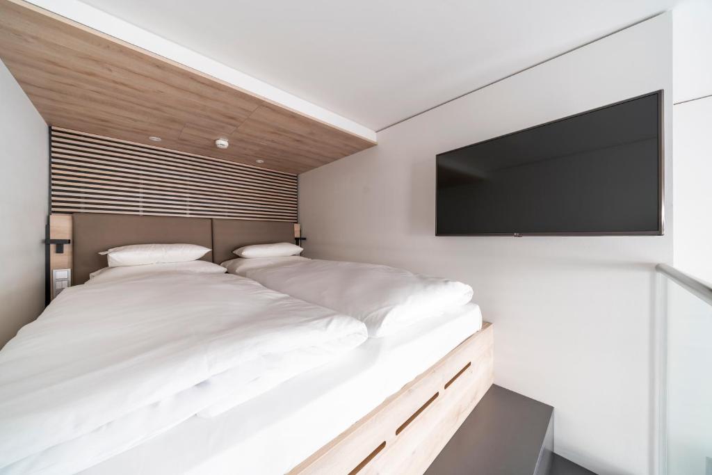 Postel nebo postele na pokoji v ubytování roomz Vienna Prater