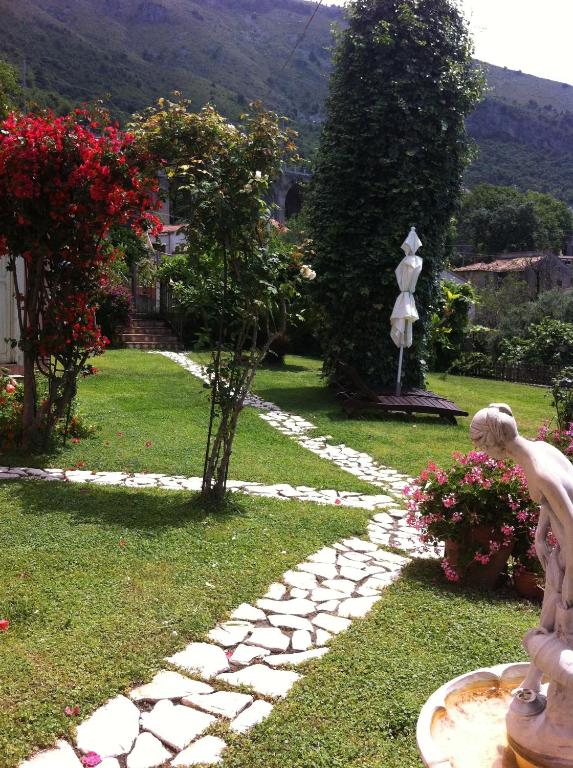 Zahrada ubytování Bed and Breakfast Nefer
