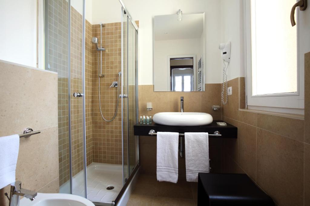 Un baño de Trianon Borgo Pio Aparthotel