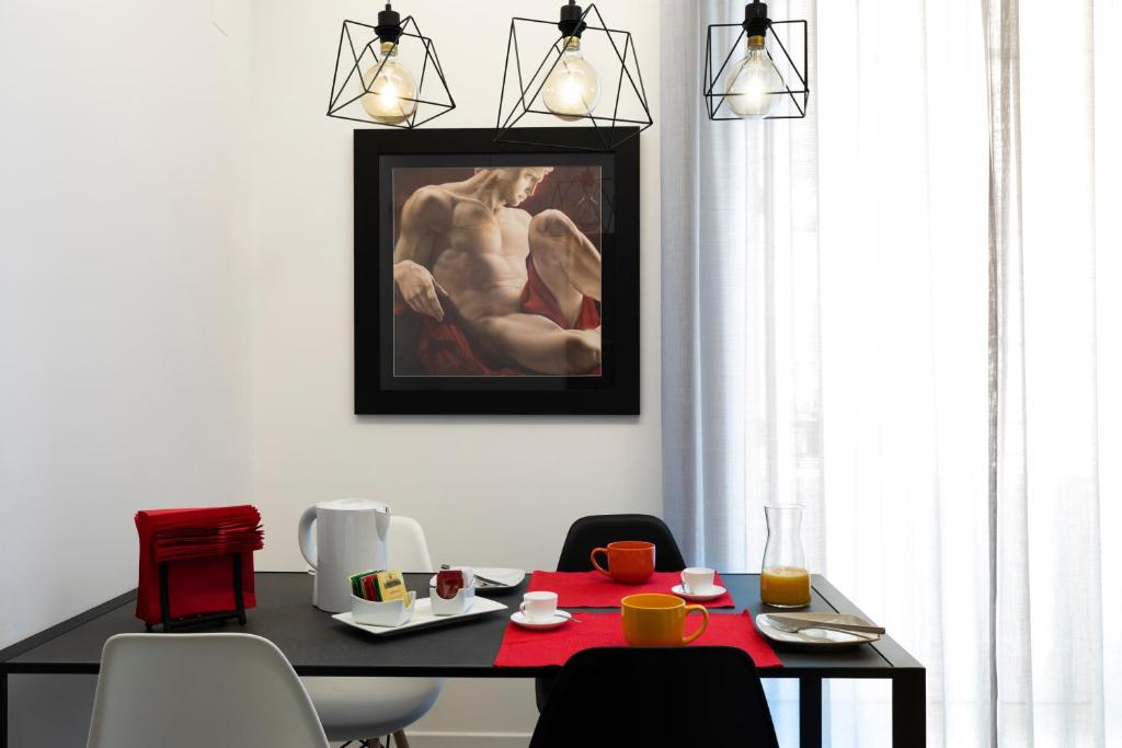 a dining room with a table and a painting on the wall at Acate81 Lifestyle Apartment in Naples