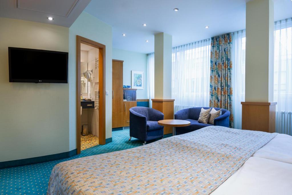 Postel nebo postele na pokoji v ubytování Kronenhotel