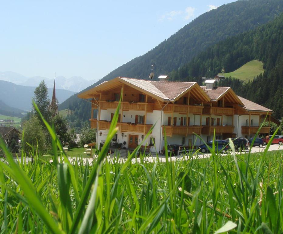 Nespecifikovaný výhled na hory nebo výhled na hory při pohledu z hotelu
