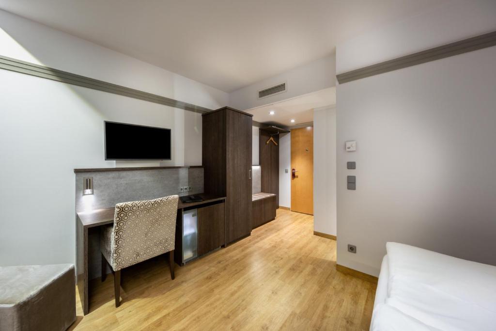 Kronenhotel - Resim 28