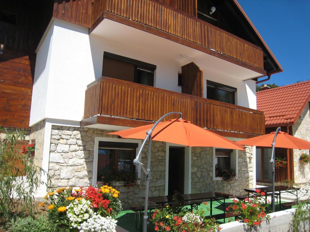 Sixteen Lakes Guest House 2 - отзывы и видео