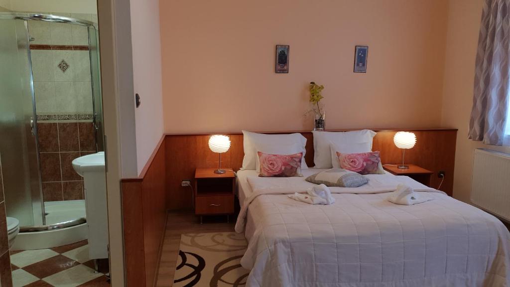 Koupelna v ubytování Hotel Isabell Győr