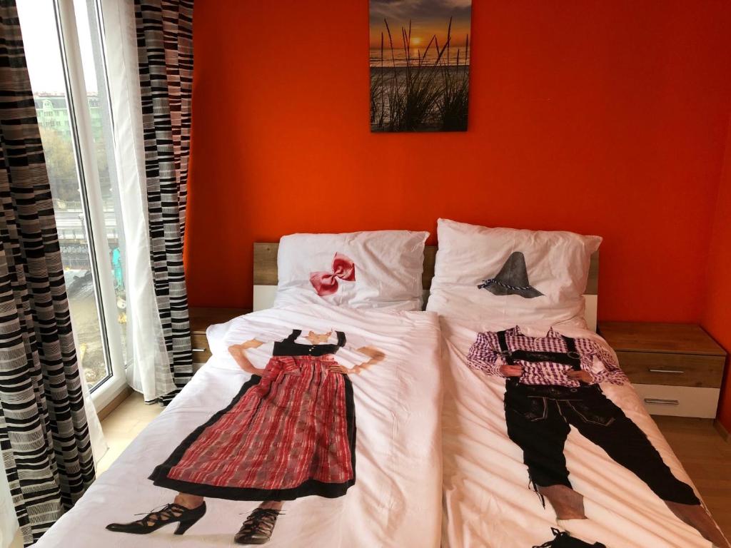 two dolls on a bed in a room at KMHeim, Cozy 103m2 apartment, with 3 bedroom and covered free parking place, close to city center in Graz