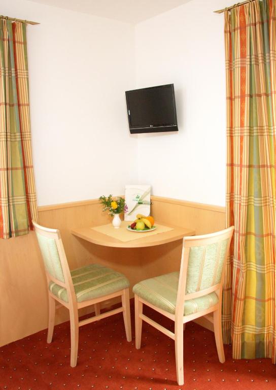 TV a/nebo společenská místnost v ubytování Hotel-Restaurant Stefanihof