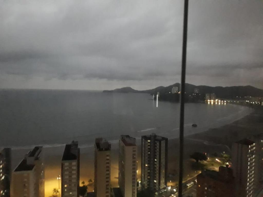  Amplo e Confortável Apartamento em Santos