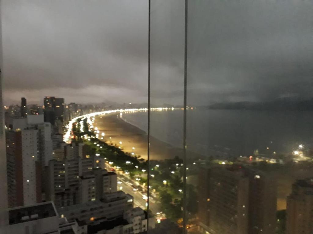  Amplo e Confortável Apartamento em Santos