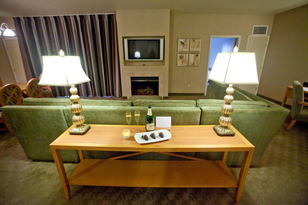 Posezení v ubytování The Platinum Hotel