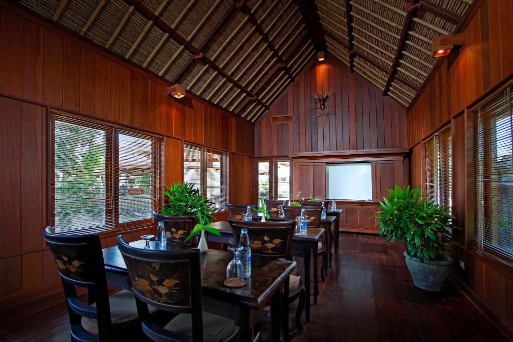 Restaurace v ubytování Taman Wana Resort Palasari