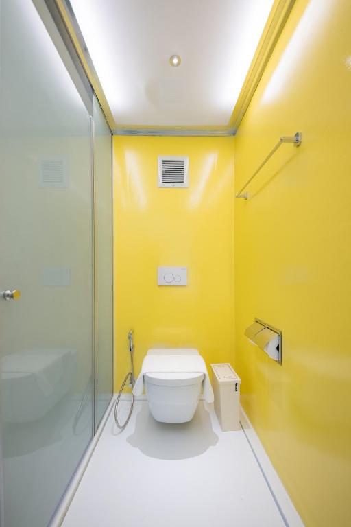 Koupelna v ubytování Yello Rooms Hotel Victory Monument