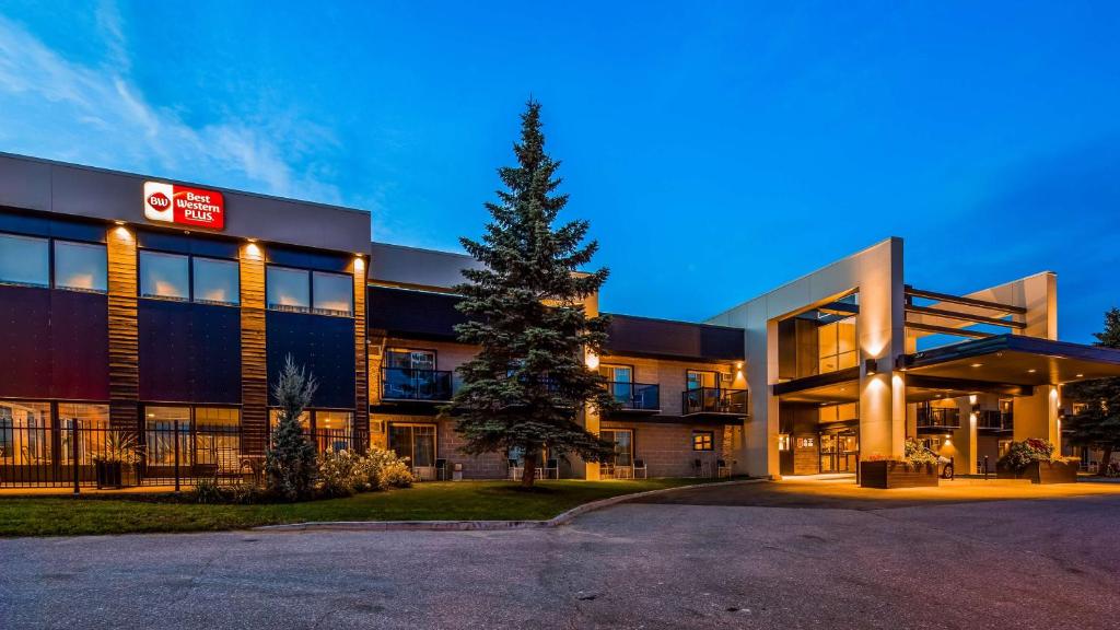 a large building with a tree in front of it at Best Western Plus Mont-Laurier in Mont-Laurier