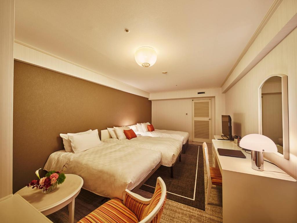 Postel nebo postele na pokoji v ubytování Tokyo Prince Hotel