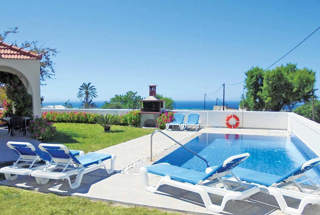 a swimming pool with chairs and a swimming pool at Royal St.Georges in Fánai
