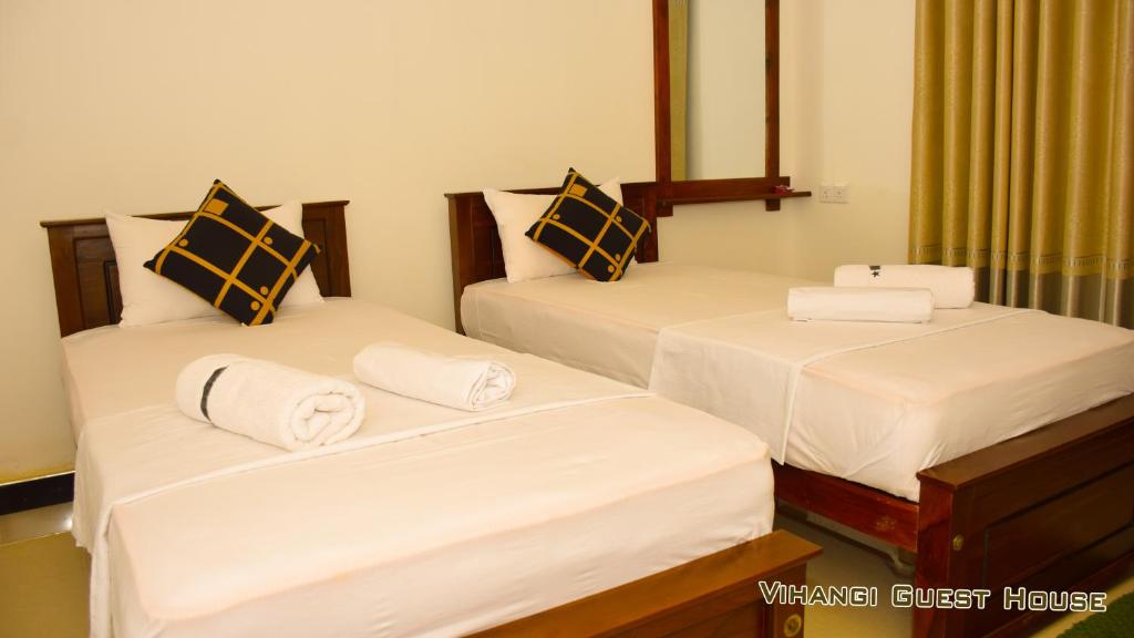 Postel nebo postele na pokoji v ubytování Vihangi Guesthouse