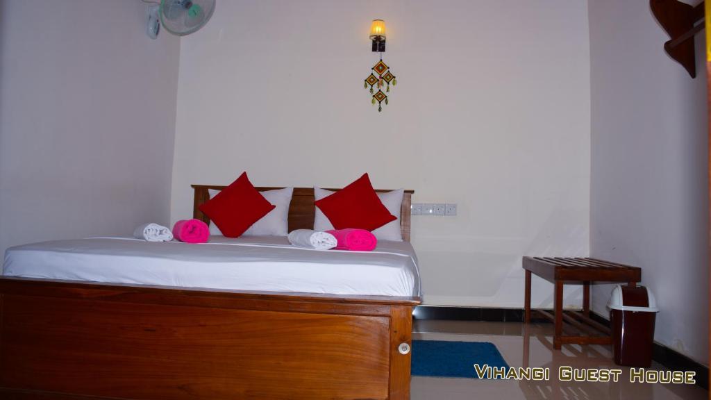 Postel nebo postele na pokoji v ubytování Vihangi Guesthouse