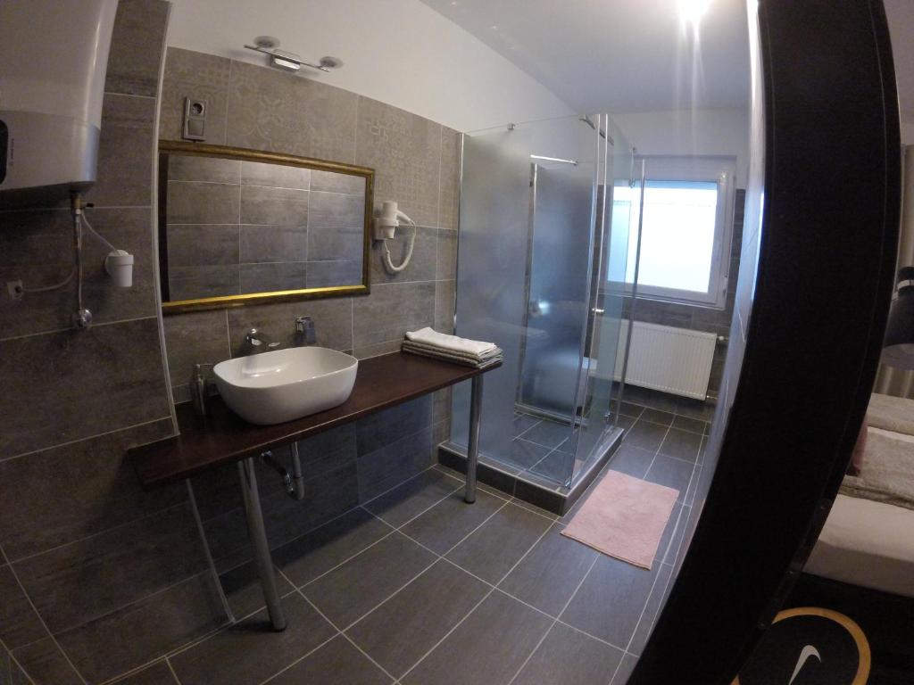 a bathroom with a sink and a shower at Dózsaház in Zalaegerszeg