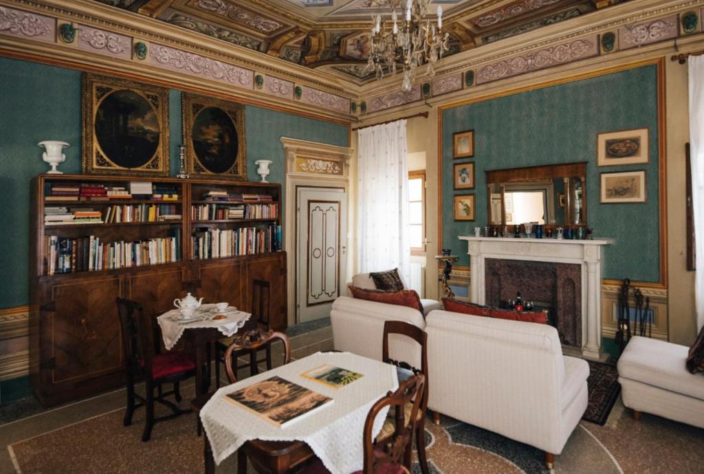 Część wypoczynkowa w obiekcie Villa Moris bed and breakfast