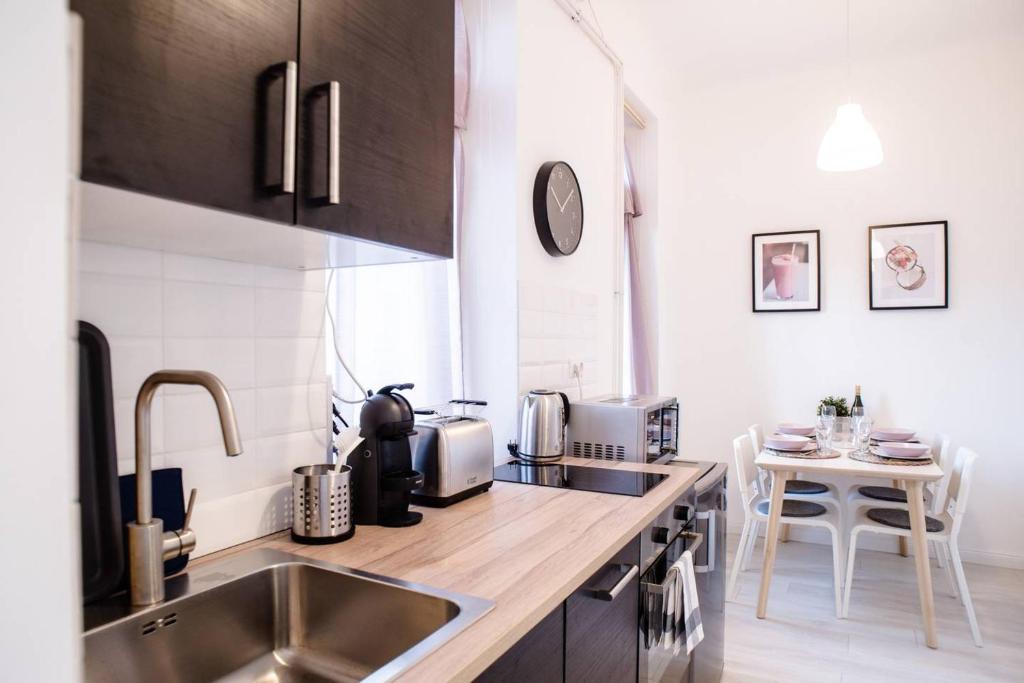 Kuchyňa alebo kuchynka v ubytovaní Very central, new and comfy apartment with A/C