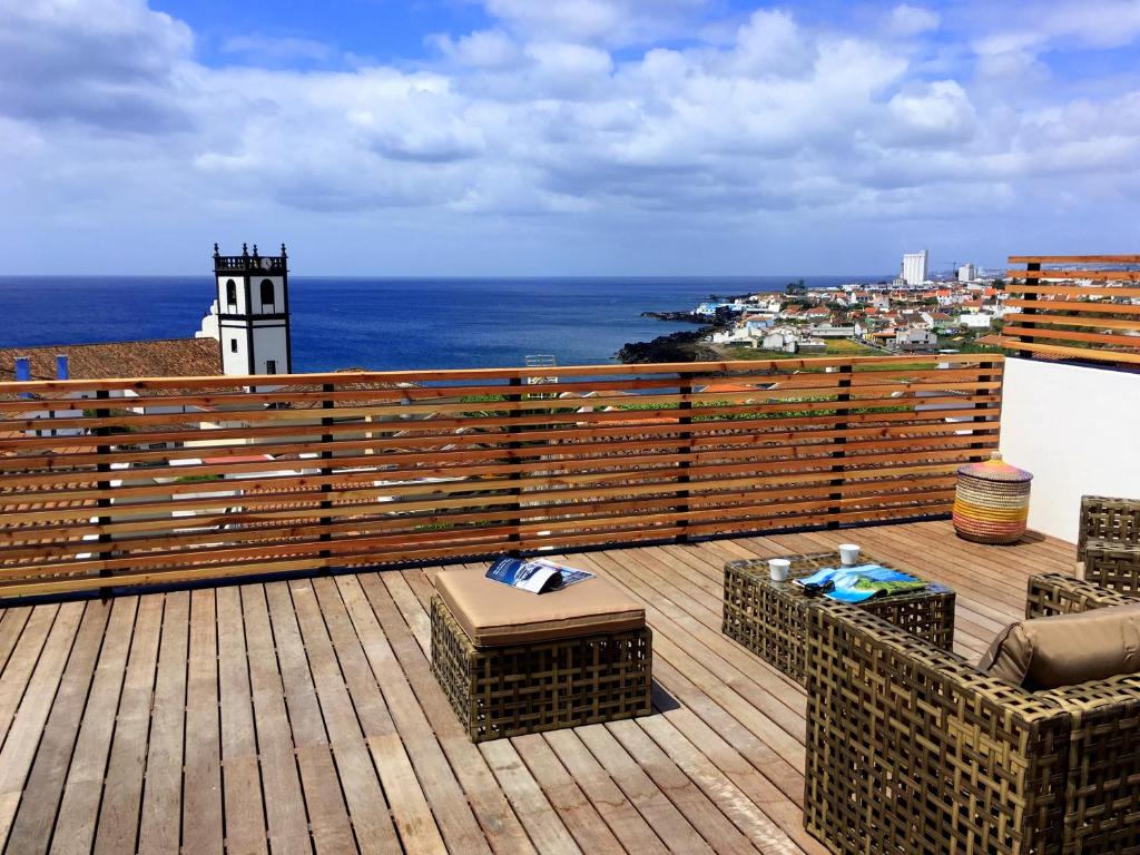 a wooden balcony with a view of the ocean at Villa Terra in Lagoa