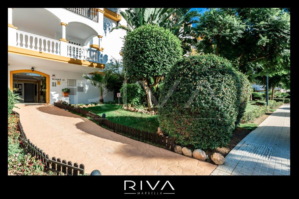 Ogród w obiekcie by Riva - 4 bedroom apartment in Dama de noche