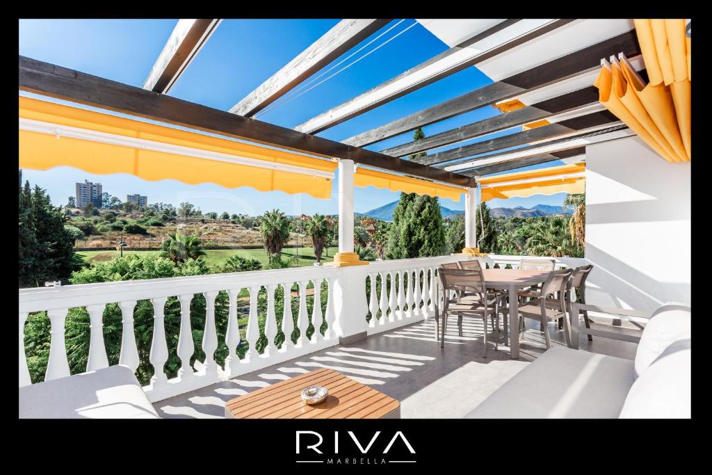 Balkon lub taras w obiekcie by Riva - 4 bedroom apartment in Dama de noche