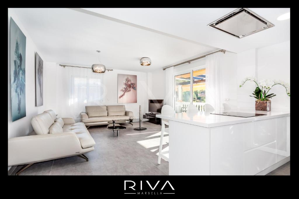 Część wypoczynkowa w obiekcie by Riva - 4 bedroom apartment in Dama de noche