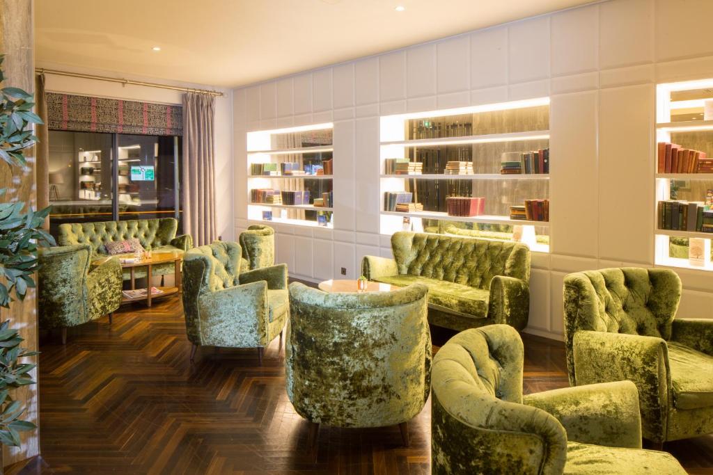Posezení v ubytování Menlo Park Hotel