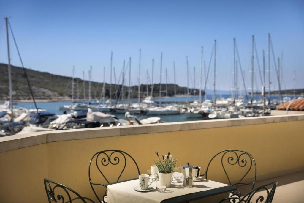 Apartment ACI Marina CRES - Comfort One-Bedroom Apartment