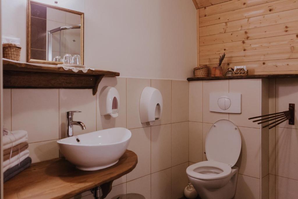 Koupelna v ubytování Koroška hiša Pri lipi, Boutique hotel