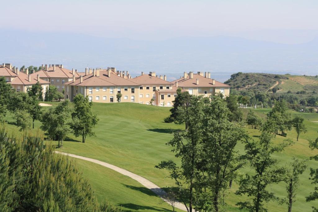 an aerial view of a large building on a golf course at Apartamentos Campo de Golf in Sojuela