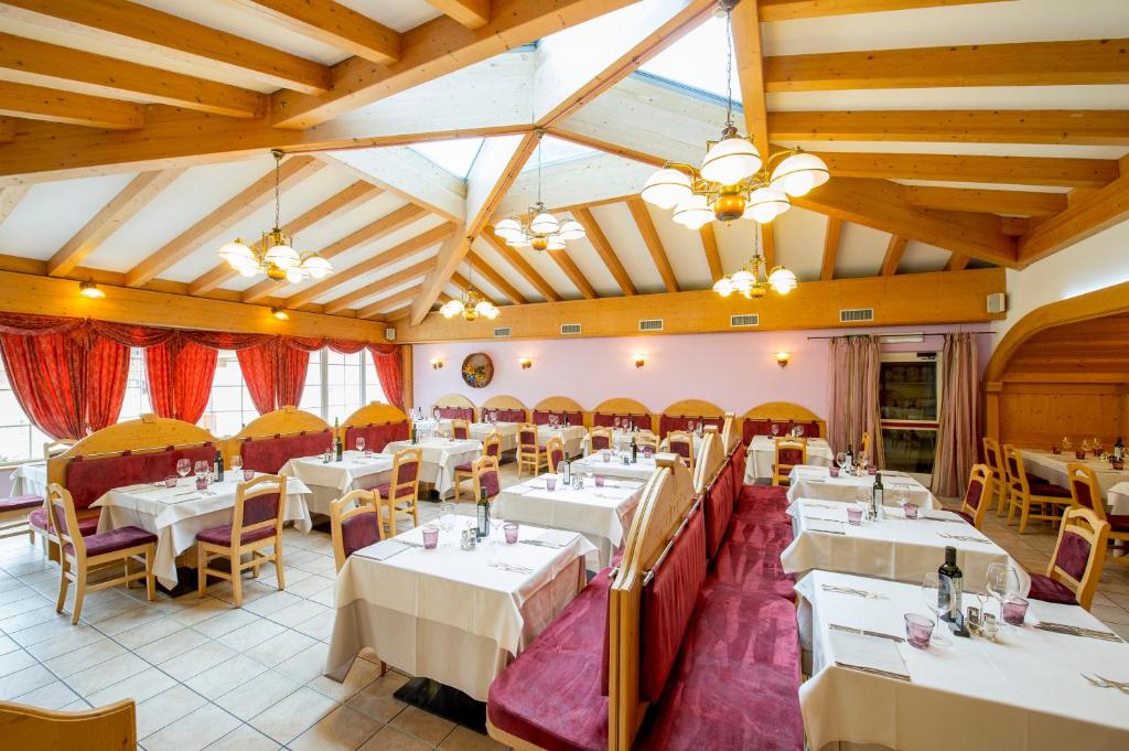 Restaurace v ubytování Albergo Alla Rosa