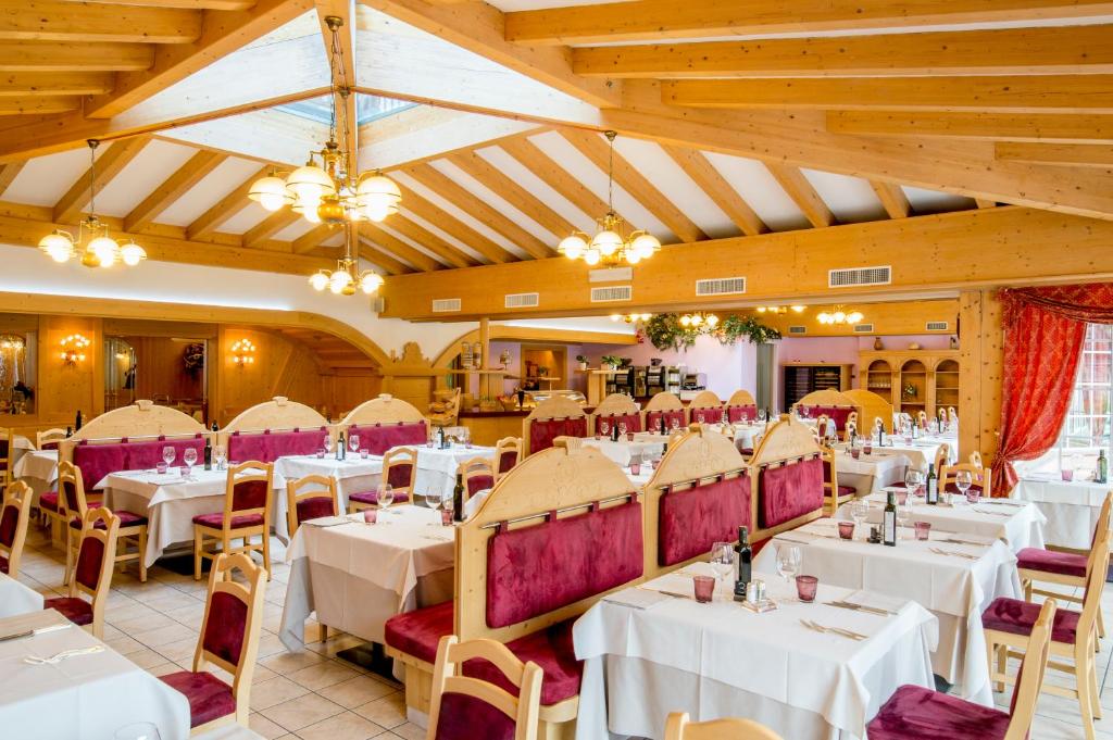 Restaurace v ubytování Albergo Alla Rosa