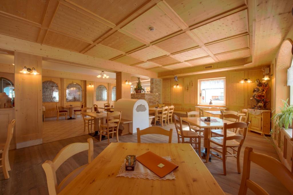 Restaurace v ubytování Albergo Alla Rosa